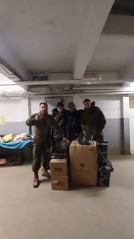 ארגזי ציוד שנמסרו לכוח בתוך מרחב מוגן